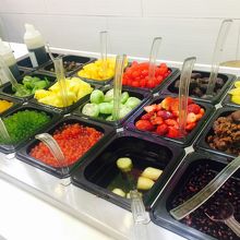 見慣れないトッピングも、ちょっとだけ試してみることができます