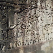 第一回廊のレリーフ（クメール軍の行進）