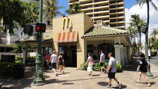 マクドナルド (カラカウア店) 　【McDonald's (Kalakaua)】（ホノルル/ハワイ）