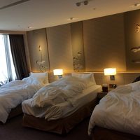 ぐちゃぐちゃですみません。ベッドもちゃんとシングル３台です。