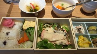 お買物中のランチに。