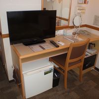 テレビ、冷蔵庫、インターネットのLANケーブルが揃っています