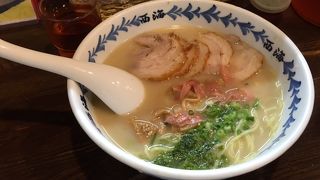 長崎産のアゴ出汁が隠し味の美味しいラーメン屋さん。