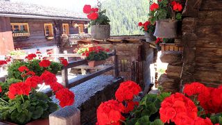 トレッキングに便利なきれいな村です。