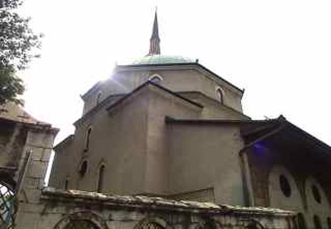 ミリャツカ川沿いにあります