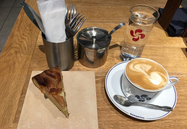 ルクアにあるタパスバル ♪