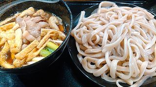 「武蔵野うどん」の名店。黒か白の2タイプの麺