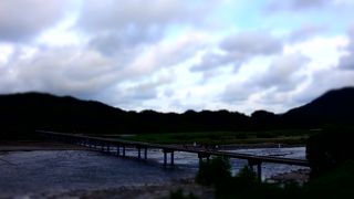 日中はクルマで通りにくくなった