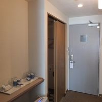 キーを指しこみ電気をつける１流ホテルと同じ式