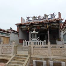 村の入口近くにあるお寺