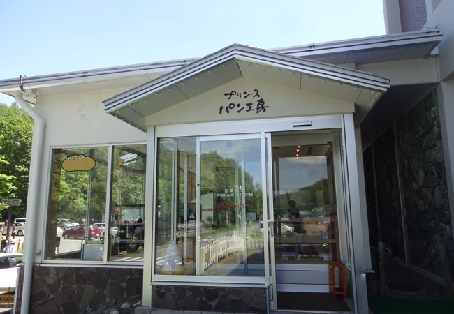 清潔感たっぷりのきれいなお店です。