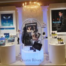 グッズや書籍、DVDなどを販売しているキャトルレーヴ