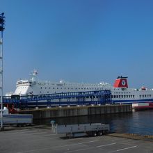 大阪南港に停泊中の2便