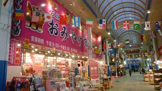 ピンクの看板＆夜遅くまでやっています。