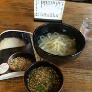 青島駅前、拘りの釜揚げうどんの岩見