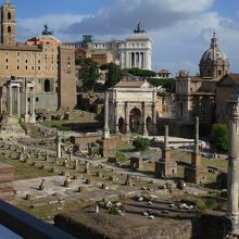 双子神の神殿、ユリウスのバジリカの跡、凱旋門、タブラリウム