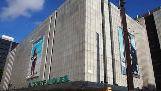 十分お土産探しができます