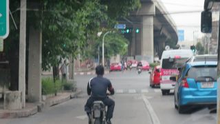 バスレーンにご注意！