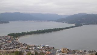 真一文字の天橋立が見えます