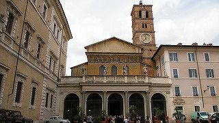 ローマ最古の教会。庶民的な雰囲気も感じた