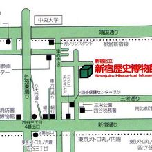 新宿歴史博物館は、四ツ谷駅の傍で、新宿通りから行けます。