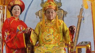 皇帝と皇后の衣装を着て記念写真が面白い。450円で2Ｌサイズの写真つき。