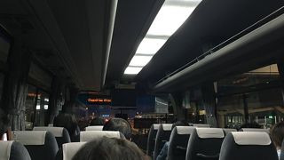 空港へのアクセスはバスが便利