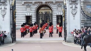多くの人が見に来ていました