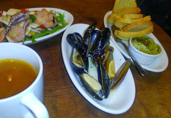 ウーン(-ω-)　ランチは(=_=)　【ミッテラン】