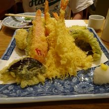 天ぷらの盛り合わせ。