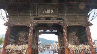 阿形と吽形の配置が・・・