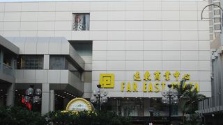 ５階建てのショッピングセンター