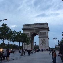 シャンゼリゼ通りより