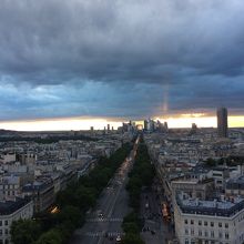 西方面 新凱旋門のビジネス地区方面