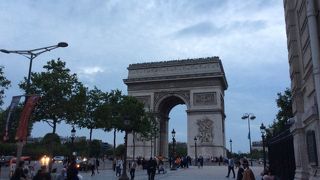 チケット売り場は地下通路から。