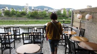 お安く、川床気分