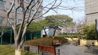 屋上と地下が実は見所