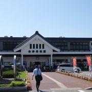 JR磐越西線会津若松駅は、赤べコオンパレード