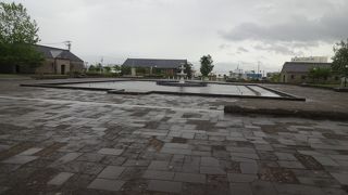 良く整備され、ゆっくり過ごせる開放的な公園。