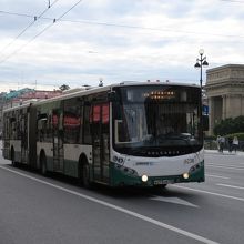 ネフスキー大通りを走るバス