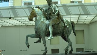 ２階の博物館にマルクス・アウレリウス帝の騎馬像があります