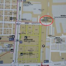 波除獅子は、波除神社の入口を入ったすぐ右側にあります。