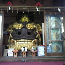 獅子殿に納められている波除獅子は、大きな存在として感じます。