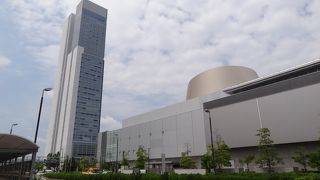 大きなアリーナに会議場