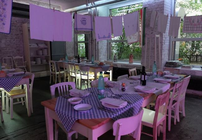 洗濯工場を改装したイタリア料理店。見た目は面白いですが、お勧めはしません。