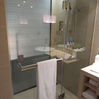 清潔なバスルームは好感度高いです。