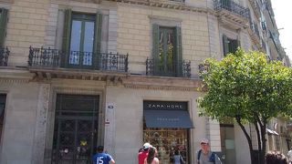 大きなホームファニシングが充実