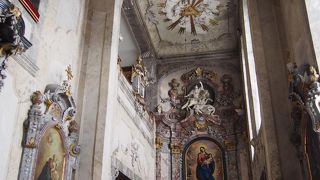 城の中へはガイドツアーで見学