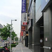 くら寿司の看板が目印（笑