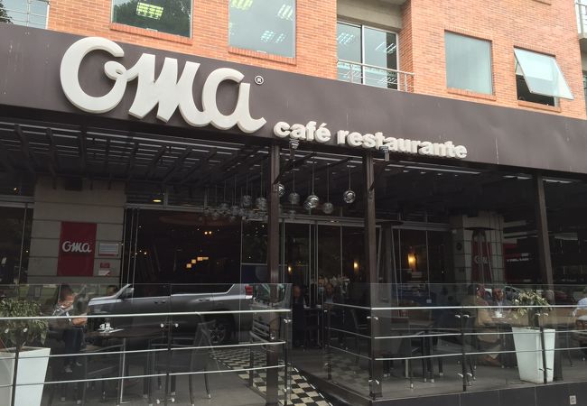 カフェ レストラン オーマ 93通り店はハイセンスで広い店舗